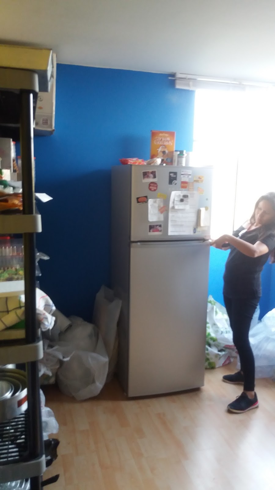 Arquitecta tomando medidas