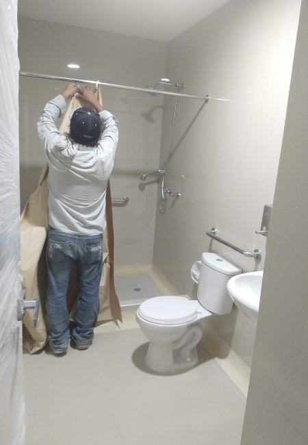 Remodelación de baños en pediatria oncologica en el Almenara