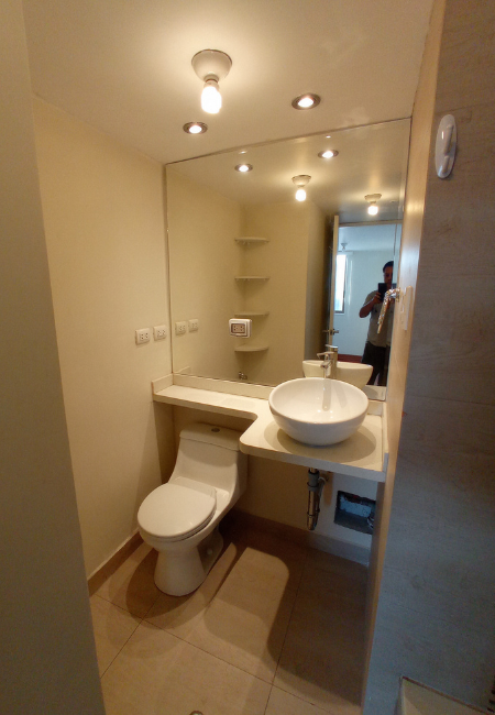 Baño remodelado en departamento en San Borja 