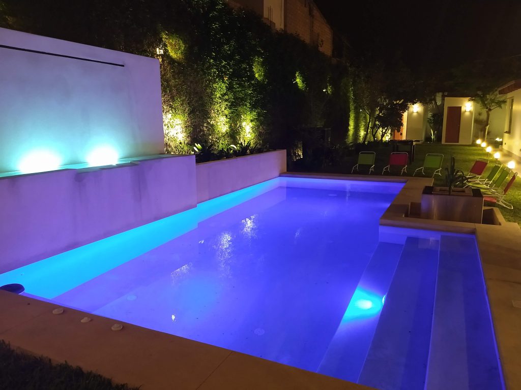 Iluminación de piscina