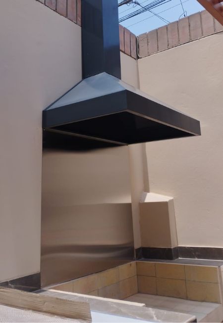 Campana piramidal de acero galvanizado negro