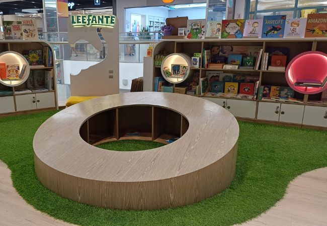 Librero circular central leefante 