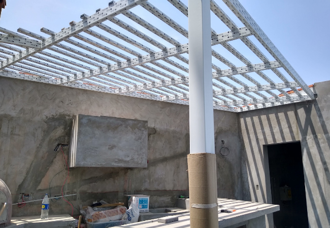 Columna metálica para techo de aluminio blanco
