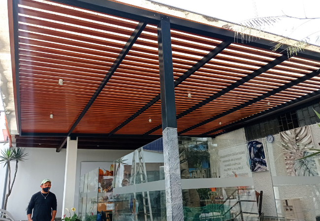 Techos sol y sombra con columan metalica