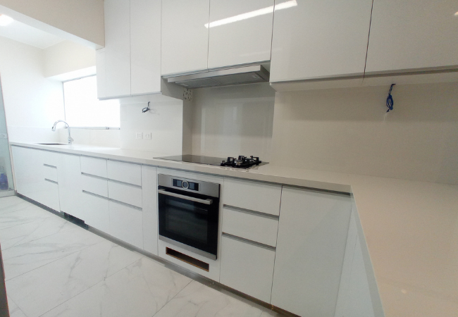 Cocina blanca en San Isidro