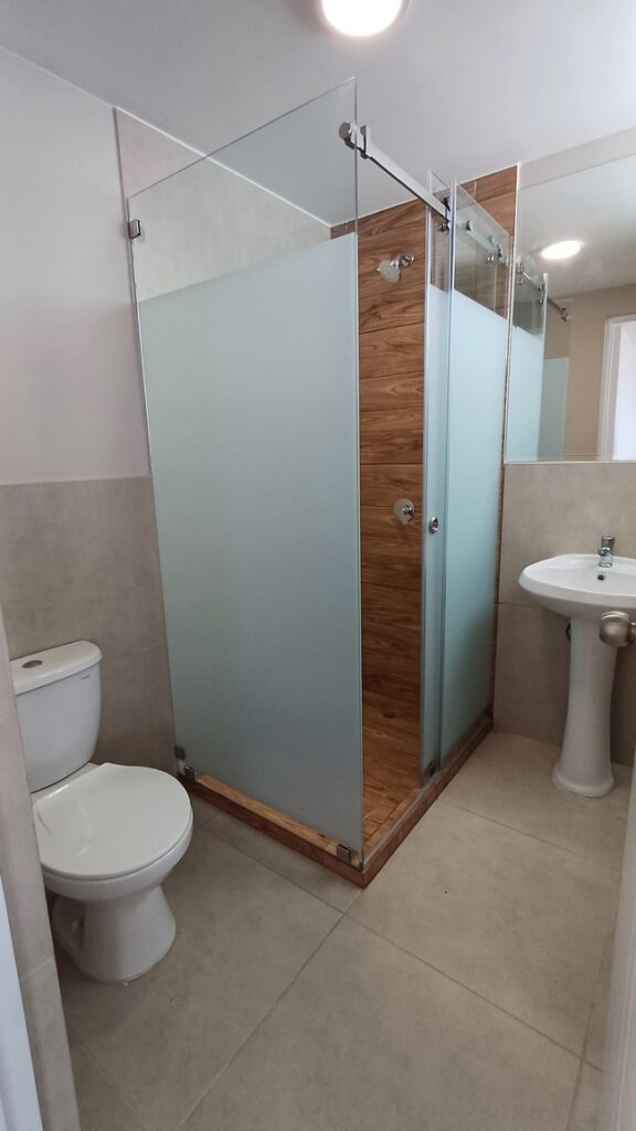 Baño de dormitorio principal 