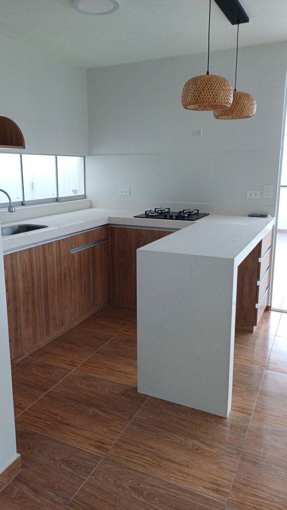 Mesa de cuarzo en cocina