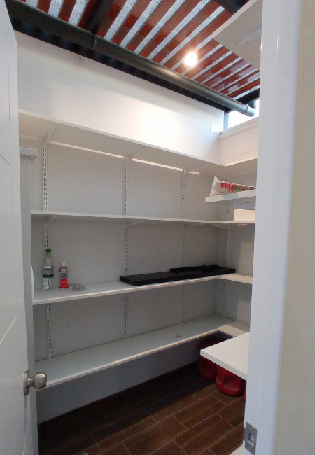 Estantes para deposito