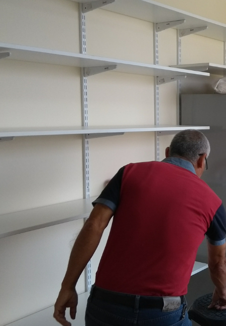 Estantes con pilares ranurados de sodimac