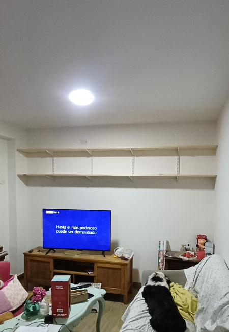 Estantes con pilares ranurados 