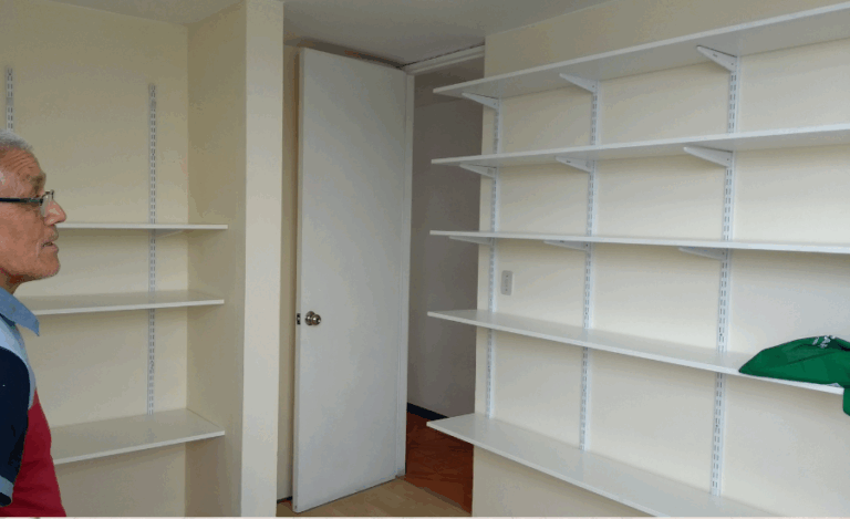 Instalación de repisas de sodimac