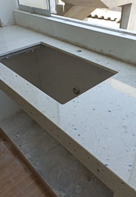 Tablero con perforación para lavadero