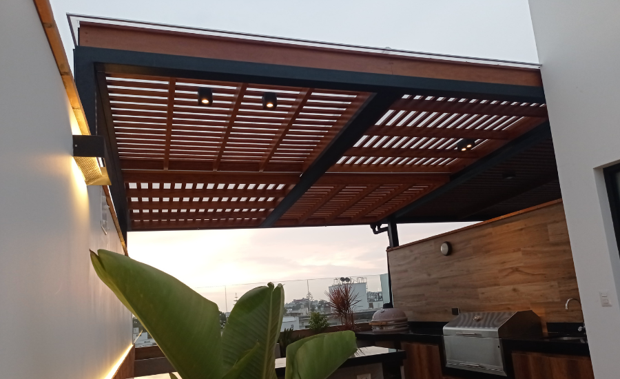 Techos sol y sombra de metal con madera